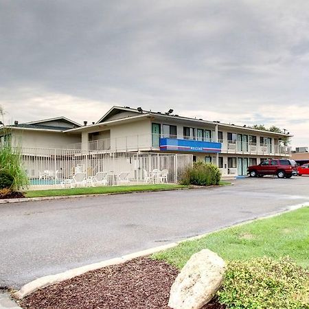 Motel 6 Manhattan Kansas Екстериор снимка