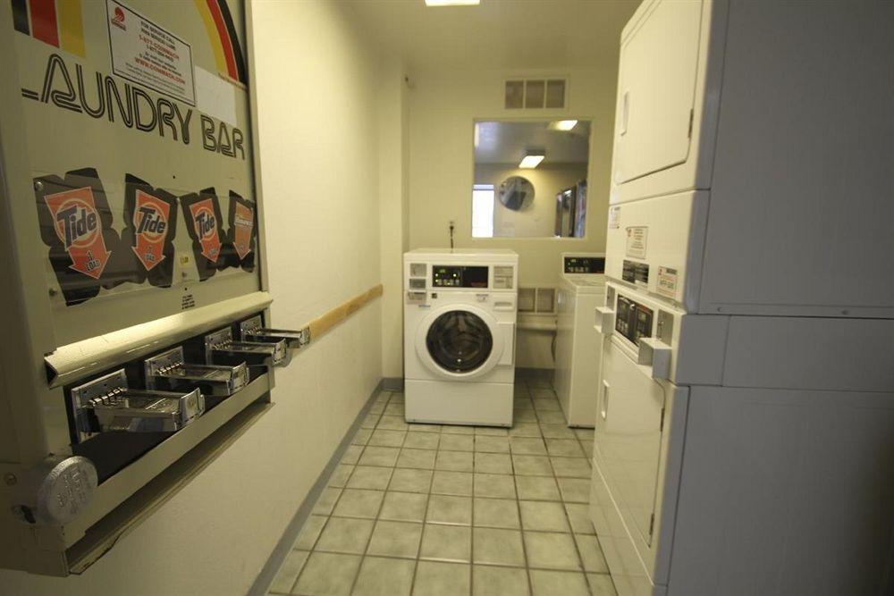 Motel 6 Manhattan Kansas Екстериор снимка