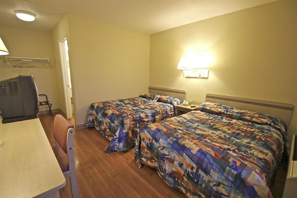 Motel 6 Manhattan Kansas Екстериор снимка