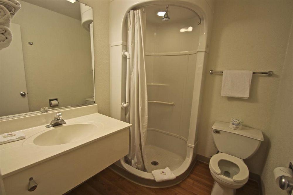 Motel 6 Manhattan Kansas Екстериор снимка