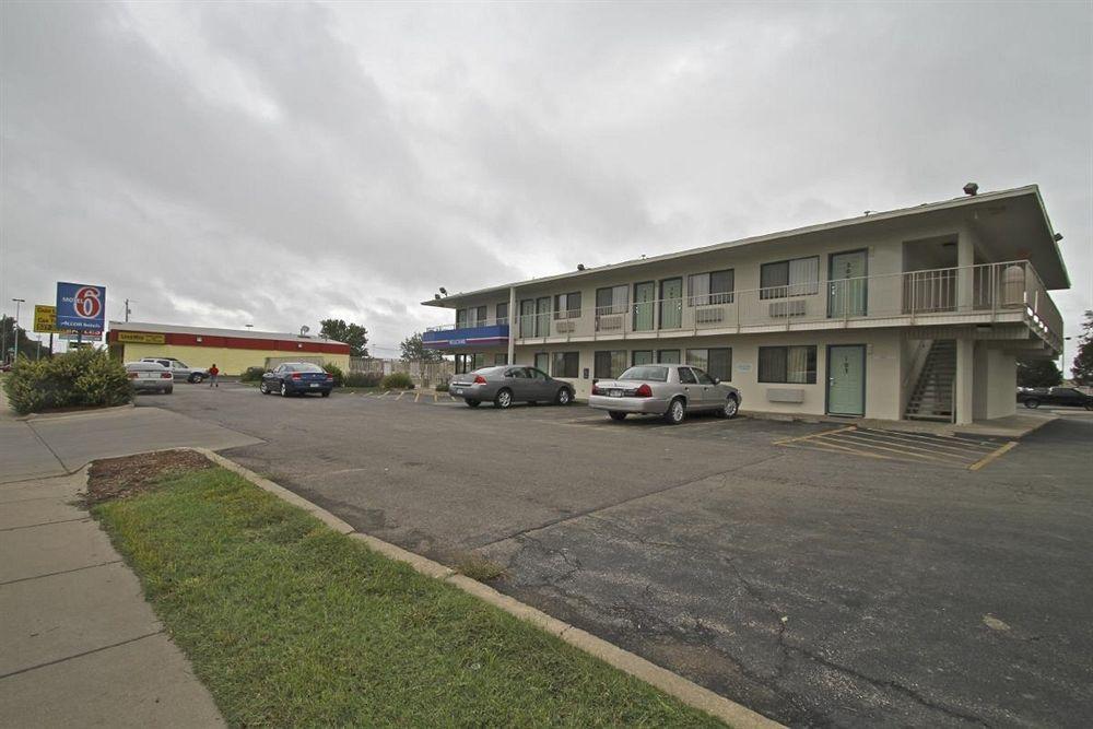 Motel 6 Manhattan Kansas Екстериор снимка