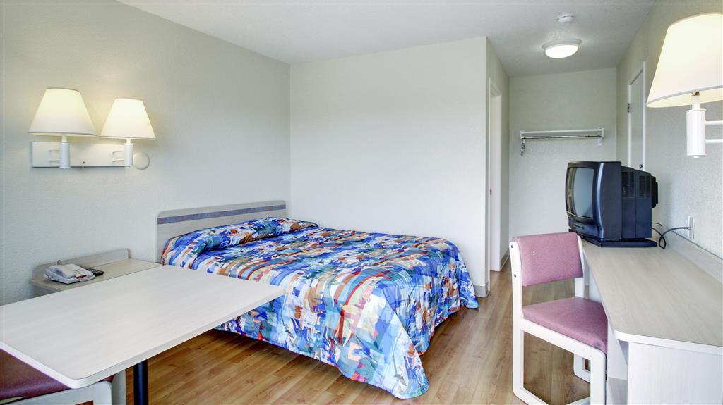 Motel 6 Manhattan Kansas Стая снимка
