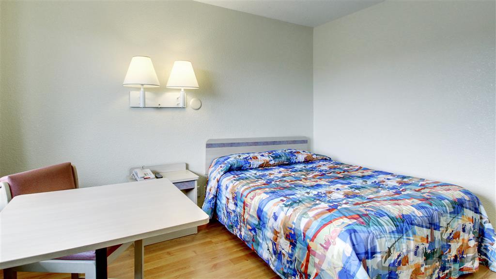 Motel 6 Manhattan Kansas Стая снимка