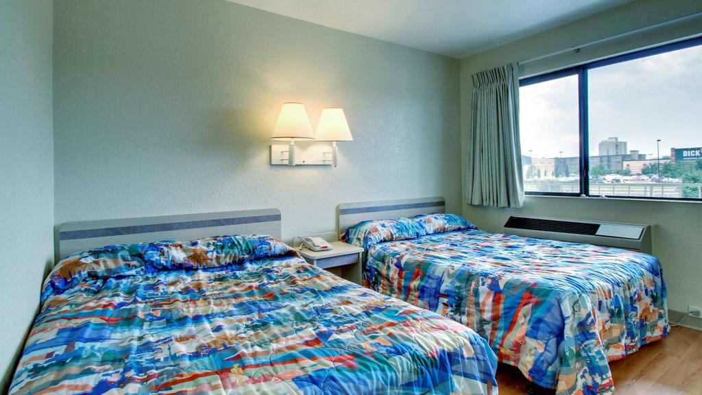 Motel 6 Manhattan Kansas Екстериор снимка