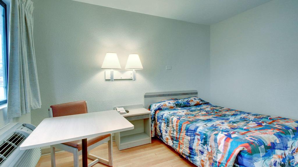 Motel 6 Manhattan Kansas Екстериор снимка
